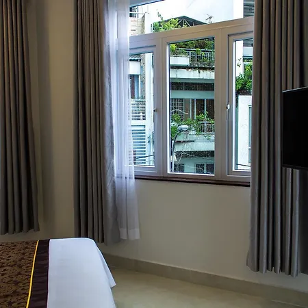 Lilly Hotel-2